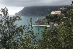 Blick auf das Küstenstädtchen Monterosso al Mare