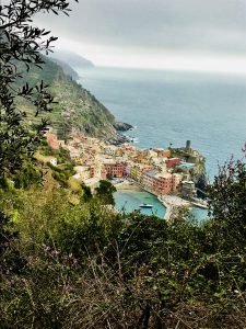 Das bunte Dörfchen Vernazza, Cinque Terre, Italien