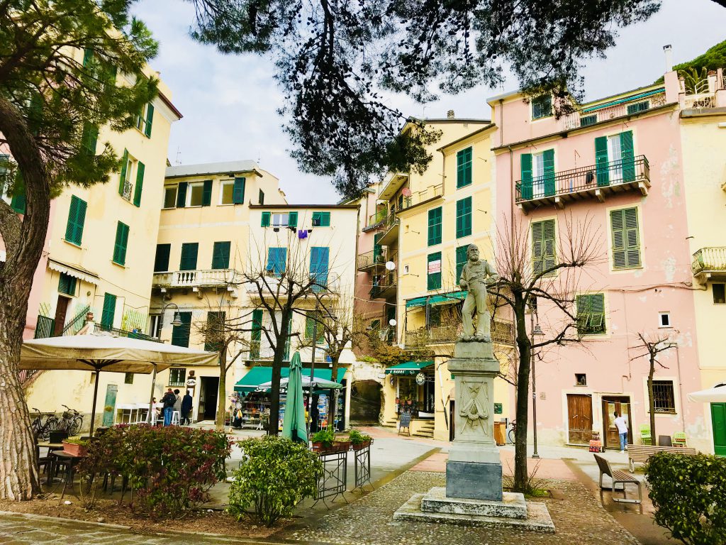 Zwischenstopp auf unserer Wandertour: Dorfmitte von Monterosso al Mare