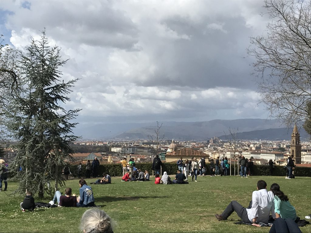 Auszeit im Park mit Blick auf Florenz