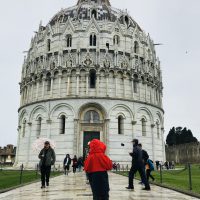 Mit den Kindern unterwegs am Baptisterium Pisa