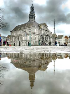 Eindrucksvolle Kulisse: das Rathaus in Maastricht