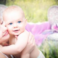 Mama und Neugeborenes