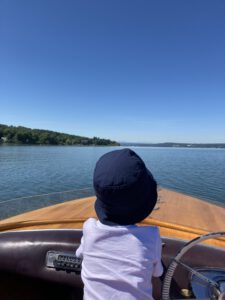 Urlaub mit Kindern am Ammersee - Elektroboot fahren